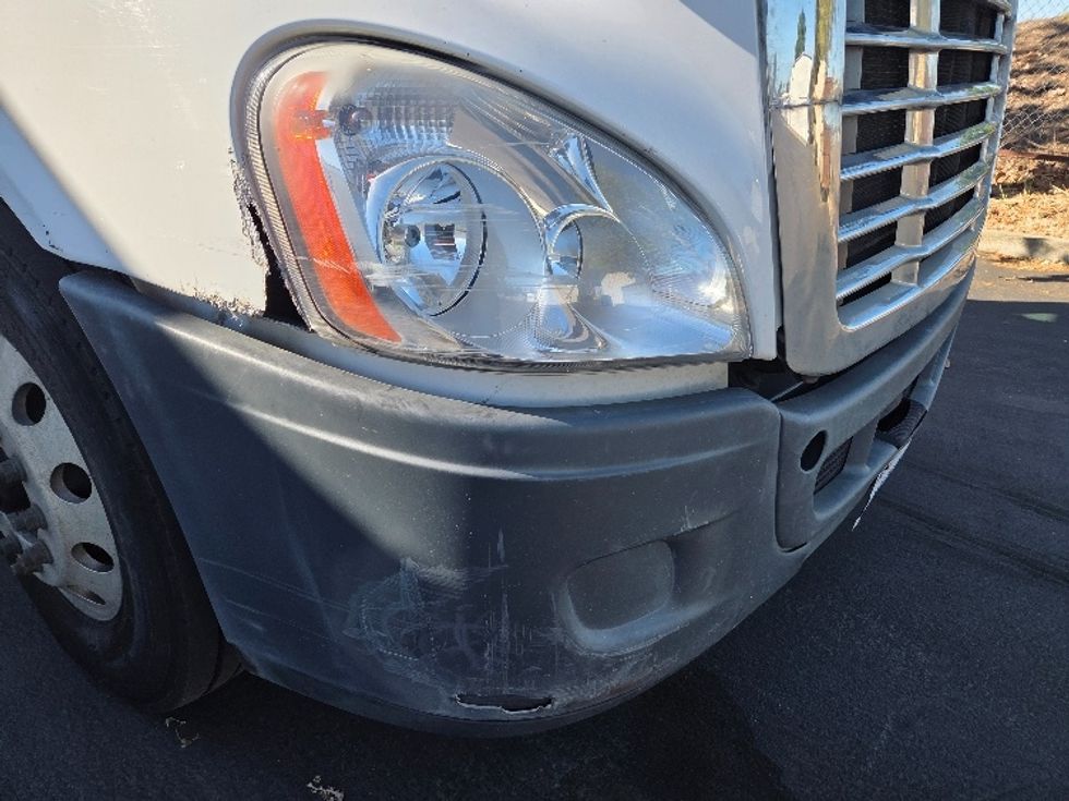 Day Cab Tractor-Heavy Duty Tractors-Freightliner-2016-Cascadia 11364ST-Livermore-CA-325,166\n\t\tmiles-$ 22,000 - Image 17