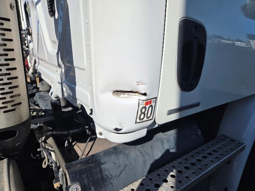 Day Cab Tractor-Heavy Duty Tractors-Freightliner-2016-Cascadia 11364ST-Livermore-CA-325,166\n\t\tmiles-$ 22,000 - Image 19