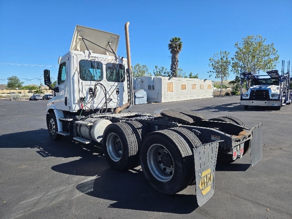 Day Cab Tractor-Heavy Duty Tractors-Freightliner-2016-Cascadia 11364ST-Livermore-CA-325,166\n\t\tmiles-$ 22,000 - Image 5