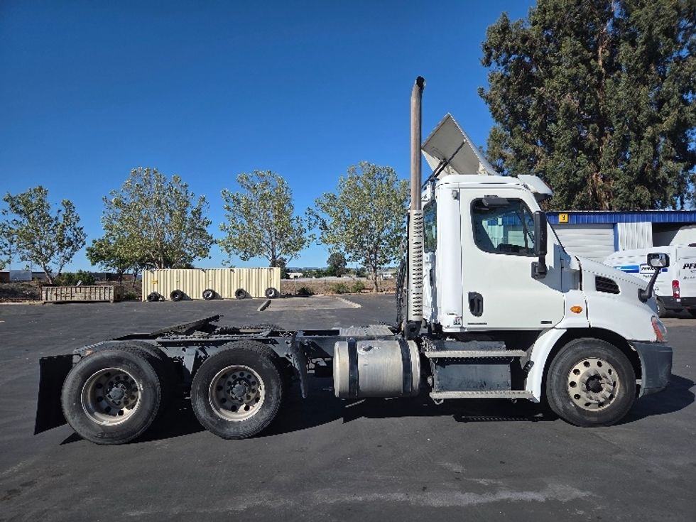Day Cab Tractor-Heavy Duty Tractors-Freightliner-2016-Cascadia 11364ST-Livermore-CA-325,166\n\t\tmiles-$ 22,000 - Image 8