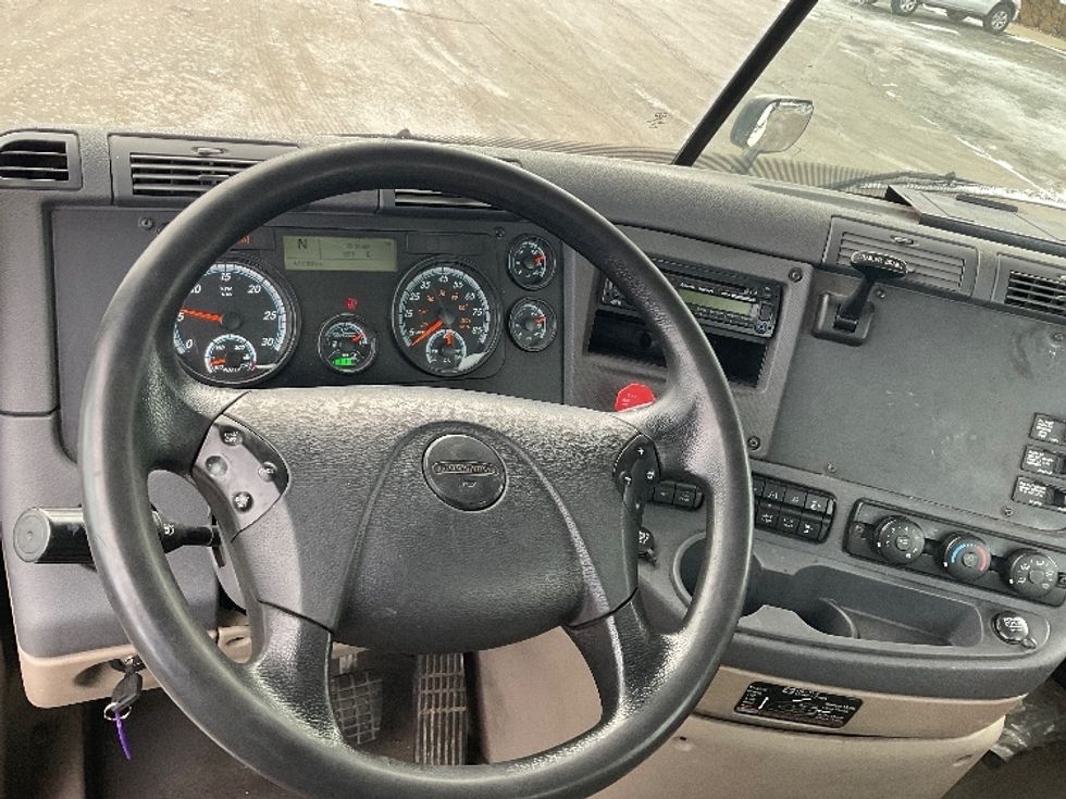 Day Cab Tractor-Heavy Duty Tractors-Freightliner-2016-Cascadia 11364ST-Perrysburg-OH-472,301\n\t\tmiles-$ 26,500 - Image 11