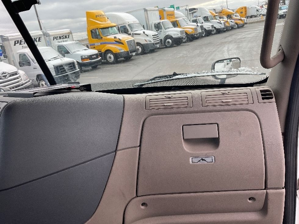 Day Cab Tractor-Heavy Duty Tractors-Freightliner-2016-Cascadia 11364ST-Perrysburg-OH-472,301\n\t\tmiles-$ 26,500 - Image 13