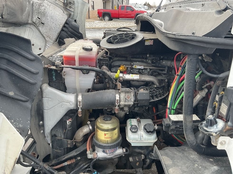 Day Cab Tractor-Heavy Duty Tractors-Freightliner-2016-Cascadia 11364ST-Perrysburg-OH-472,301\n\t\tmiles-$ 26,500 - Image 16