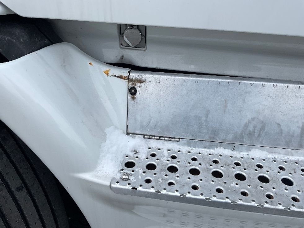 Day Cab Tractor-Heavy Duty Tractors-Freightliner-2016-Cascadia 11364ST-Perrysburg-OH-472,301\n\t\tmiles-$ 26,500 - Image 19