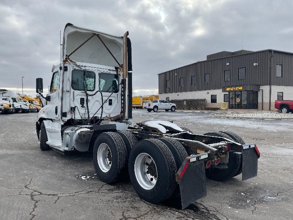 Day Cab Tractor-Heavy Duty Tractors-Freightliner-2016-Cascadia 11364ST-Perrysburg-OH-472,301\n\t\tmiles-$ 26,500 - Image 5