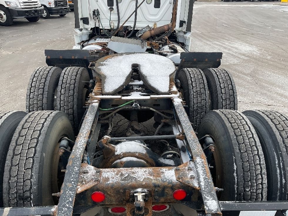 Day Cab Tractor-Heavy Duty Tractors-Freightliner-2016-Cascadia 11364ST-Perrysburg-OH-472,301\n\t\tmiles-$ 26,500 - Image 6