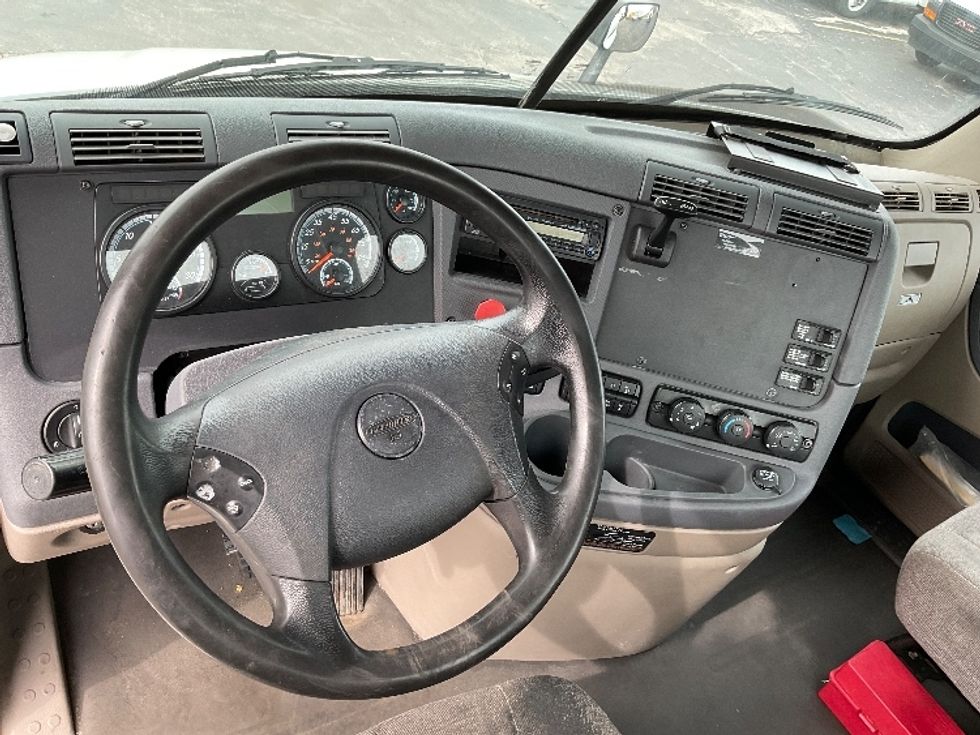 Day Cab Tractor-Heavy Duty Tractors-Freightliner-2016-Cascadia 11364ST-Perrysburg-OH-490,963\n\t\tmiles-$ 25,750 - Image 11