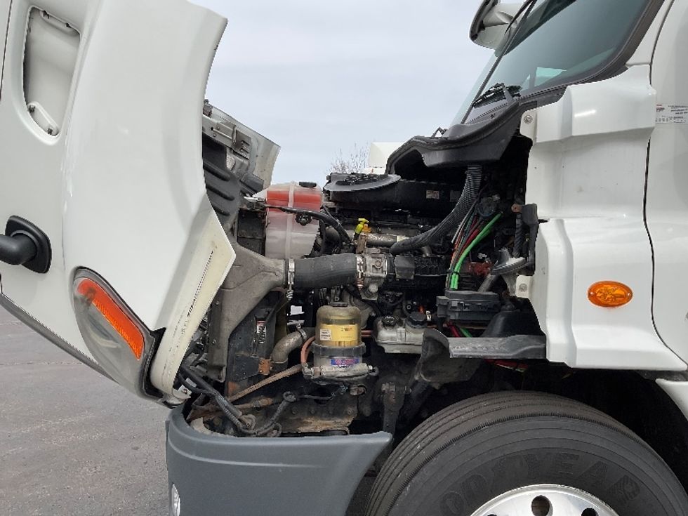 Day Cab Tractor-Heavy Duty Tractors-Freightliner-2016-Cascadia 11364ST-Perrysburg-OH-490,963\n\t\tmiles-$ 25,750 - Image 16