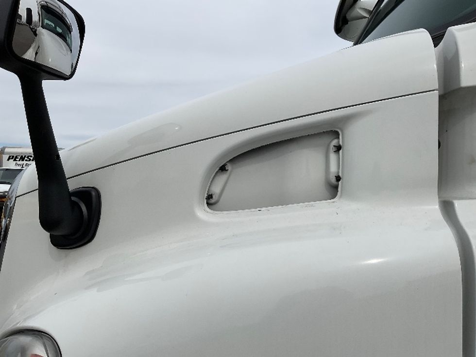 Day Cab Tractor-Heavy Duty Tractors-Freightliner-2016-Cascadia 11364ST-Perrysburg-OH-490,963\n\t\tmiles-$ 25,750 - Image 18