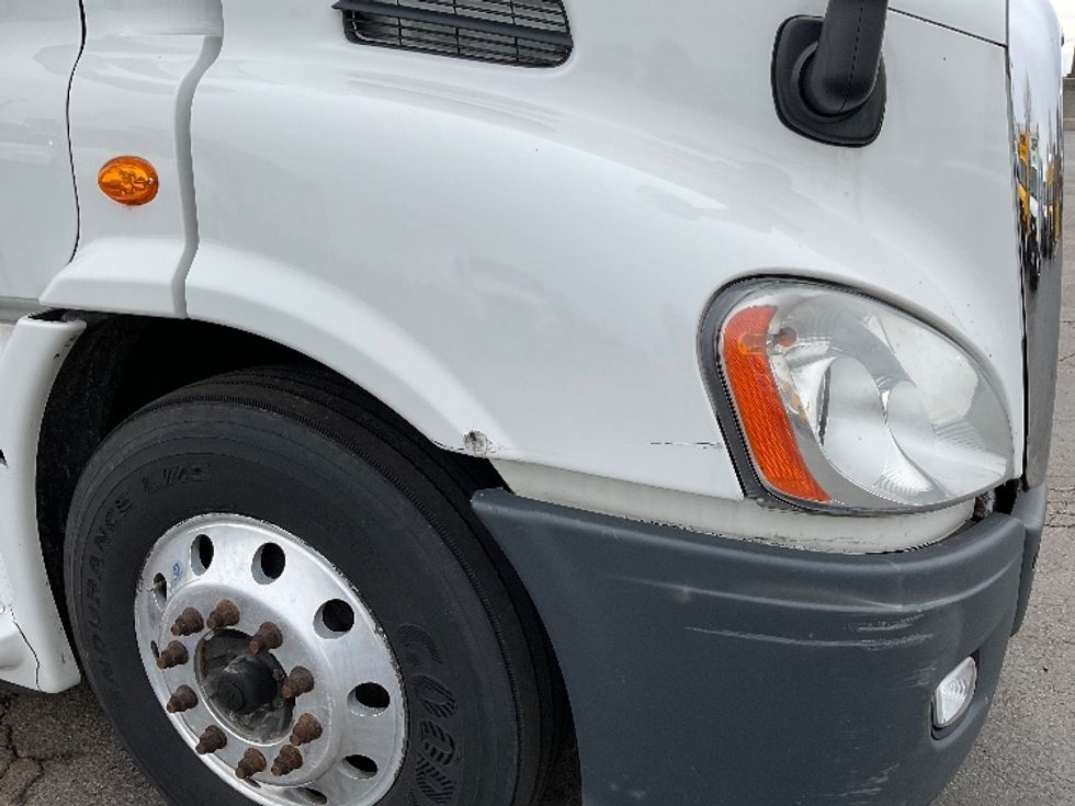 Day Cab Tractor-Heavy Duty Tractors-Freightliner-2016-Cascadia 11364ST-Perrysburg-OH-490,963\n\t\tmiles-$ 25,750 - Image 19