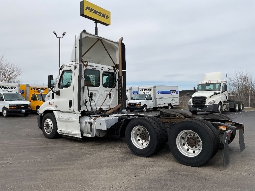 Day Cab Tractor-Heavy Duty Tractors-Freightliner-2016-Cascadia 11364ST-Perrysburg-OH-490,963\n\t\tmiles-$ 25,750 - Image 5