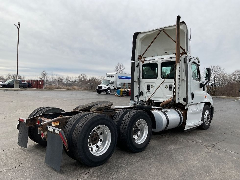 Day Cab Tractor-Heavy Duty Tractors-Freightliner-2016-Cascadia 11364ST-Perrysburg-OH-490,963\n\t\tmiles-$ 25,750 - Image 7