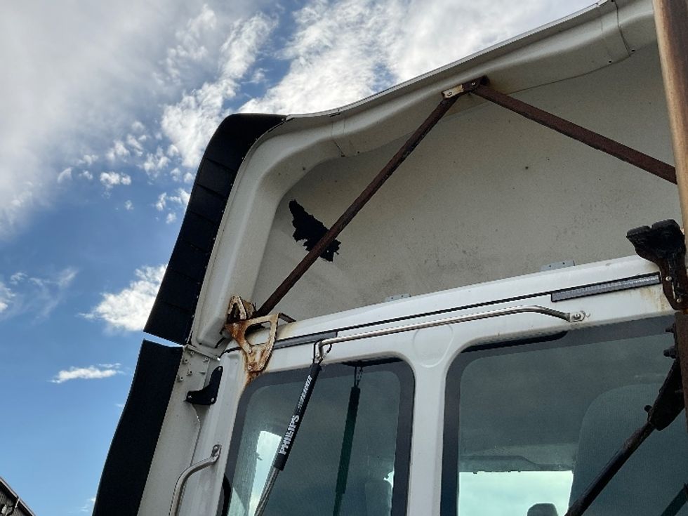 Day Cab Tractor-Heavy Duty Tractors-Freightliner-2016-Cascadia 11364ST-Perrysburg-OH-559,718\n\t\tmiles-$ 23,000 - Image 18