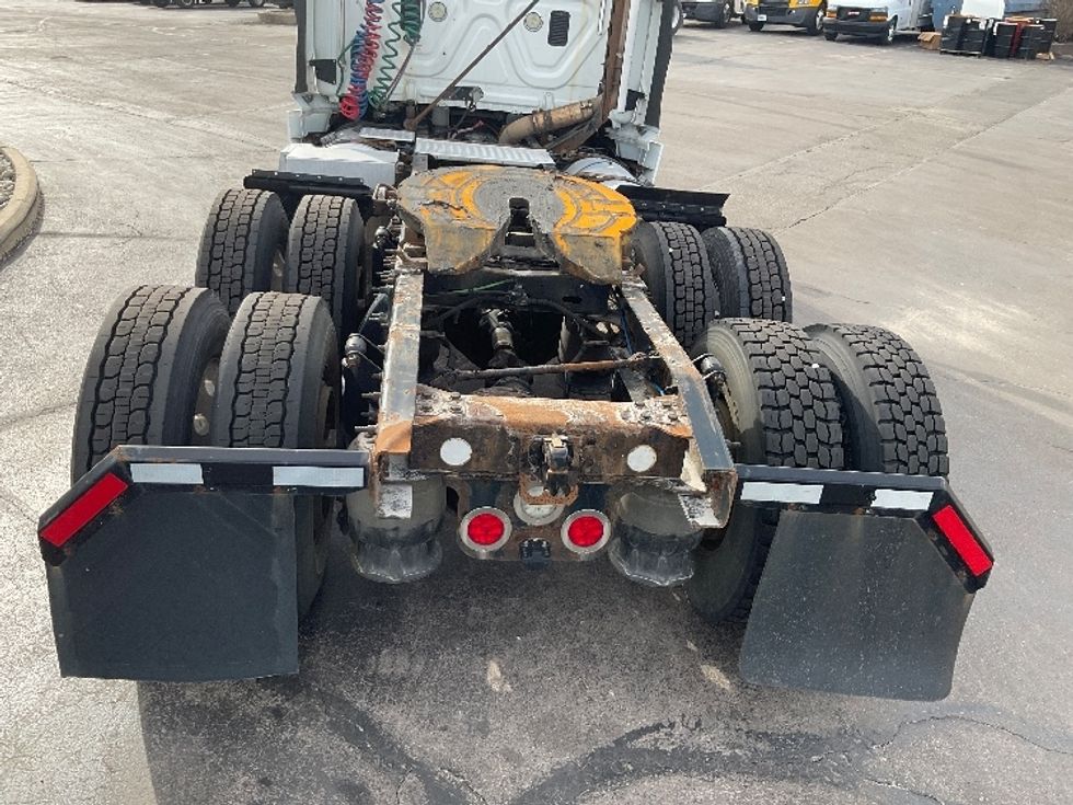 Day Cab Tractor-Heavy Duty Tractors-Freightliner-2016-Cascadia 11364ST-Perrysburg-OH-559,718\n\t\tmiles-$ 23,000 - Image 6