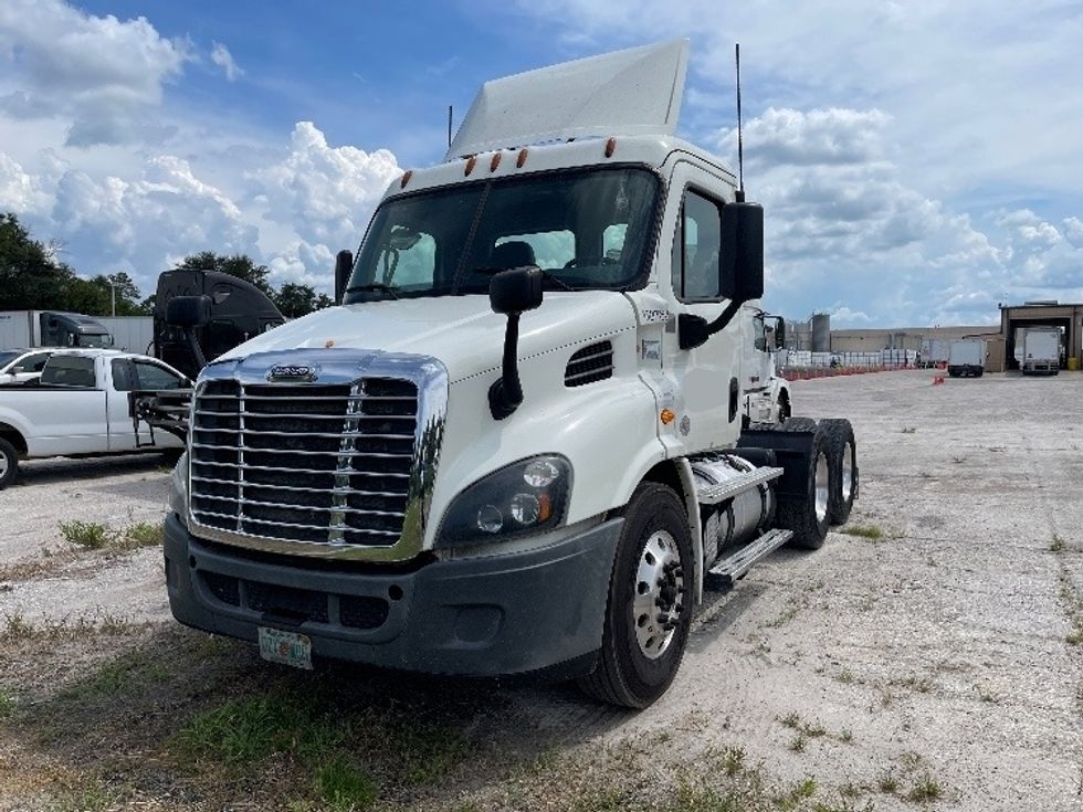 Day Cab Tractor-Heavy Duty Tractors-Freightliner-2016-Cascadia 11364ST-Tampa-FL-417,519 miles-$ 53,000
