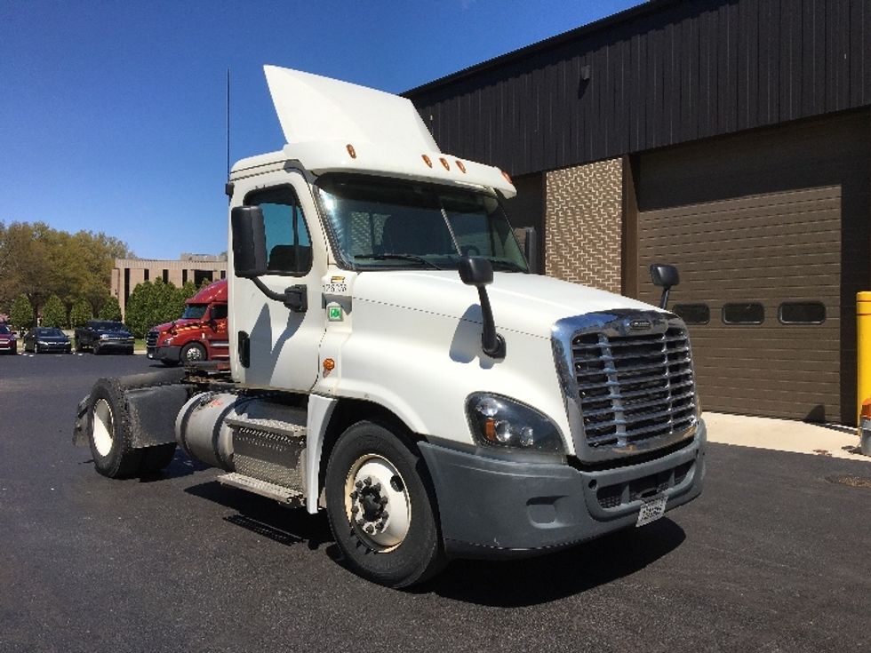 Day Cab Tractor-Heavy Duty Tractors-Freightliner-2016-Cascadia 12542ST-Gansevoort-NY-550,940 miles-$ 40,500