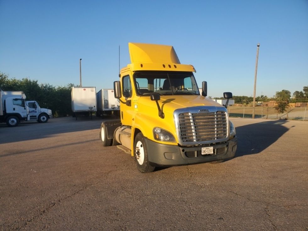 2016 Freightliner Cascadia 12542ST Day Cab Tractor