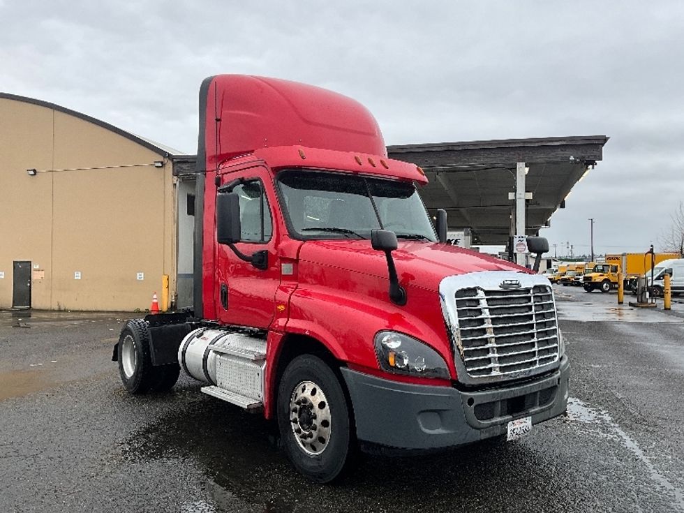 Day Cab Tractor-Heavy Duty Tractors-Freightliner-2016-Cascadia 12542ST-Tacoma-WA-429,538\n\t\tmiles-$ 25,500 - Image 1