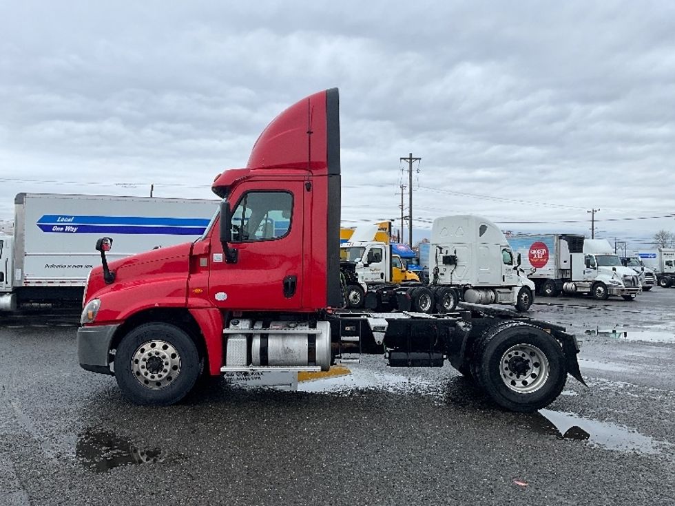 Day Cab Tractor-Heavy Duty Tractors-Freightliner-2016-Cascadia 12542ST-Tacoma-WA-429,538\n\t\tmiles-$ 25,500 - Image 4