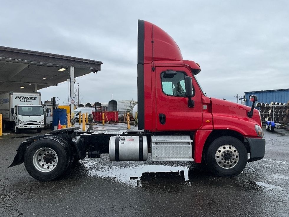 Day Cab Tractor-Heavy Duty Tractors-Freightliner-2016-Cascadia 12542ST-Tacoma-WA-429,538\n\t\tmiles-$ 25,500 - Image 8
