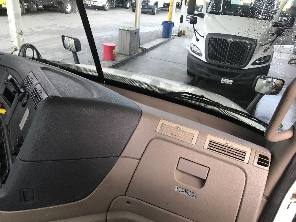 Day Cab Tractor-Heavy Duty Tractors-Freightliner-2016-Cascadia 12542ST-West Sacramento-CA-124,806\n\t\tmiles-$ 21,250 - Image 13