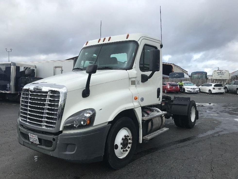 Day Cab Tractor-Heavy Duty Tractors-Freightliner-2016-Cascadia 12542ST-West Sacramento-CA-124,806\n\t\tmiles-$ 21,250 - Image 3