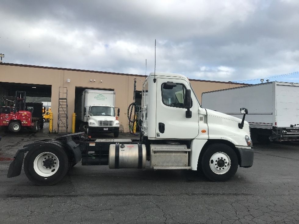 Day Cab Tractor-Heavy Duty Tractors-Freightliner-2016-Cascadia 12542ST-West Sacramento-CA-124,806\n\t\tmiles-$ 21,250 - Image 8