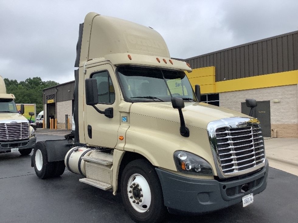 Day Cab Tractor-Heavy Duty Tractors-Freightliner-2016-Cascadia 12542ST-Winston Salem-NC-364,280 miles-$ 46,500