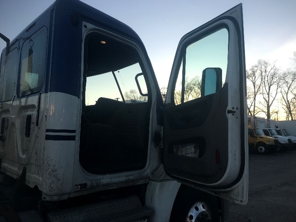 Day Cab Tractor-Heavy Duty Tractors-Freightliner-2016-Cascadia 12564ST-Akron-OH-566,225\n\t\tmiles-$ 29,750 - Image 12