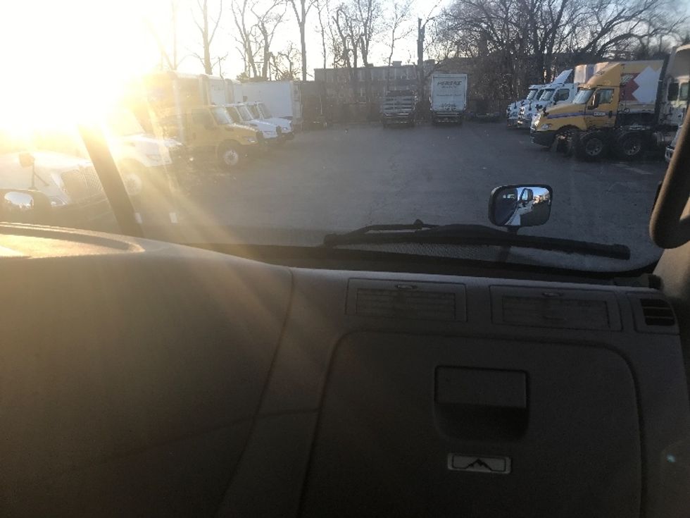 Day Cab Tractor-Heavy Duty Tractors-Freightliner-2016-Cascadia 12564ST-Akron-OH-566,225\n\t\tmiles-$ 29,750 - Image 13