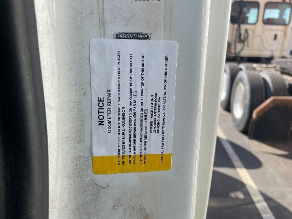 Day Cab Tractor-Heavy Duty Tractors-Freightliner-2016-Cascadia 12564ST-Akron-OH-566,225\n\t\tmiles-$ 29,750 - Image 17