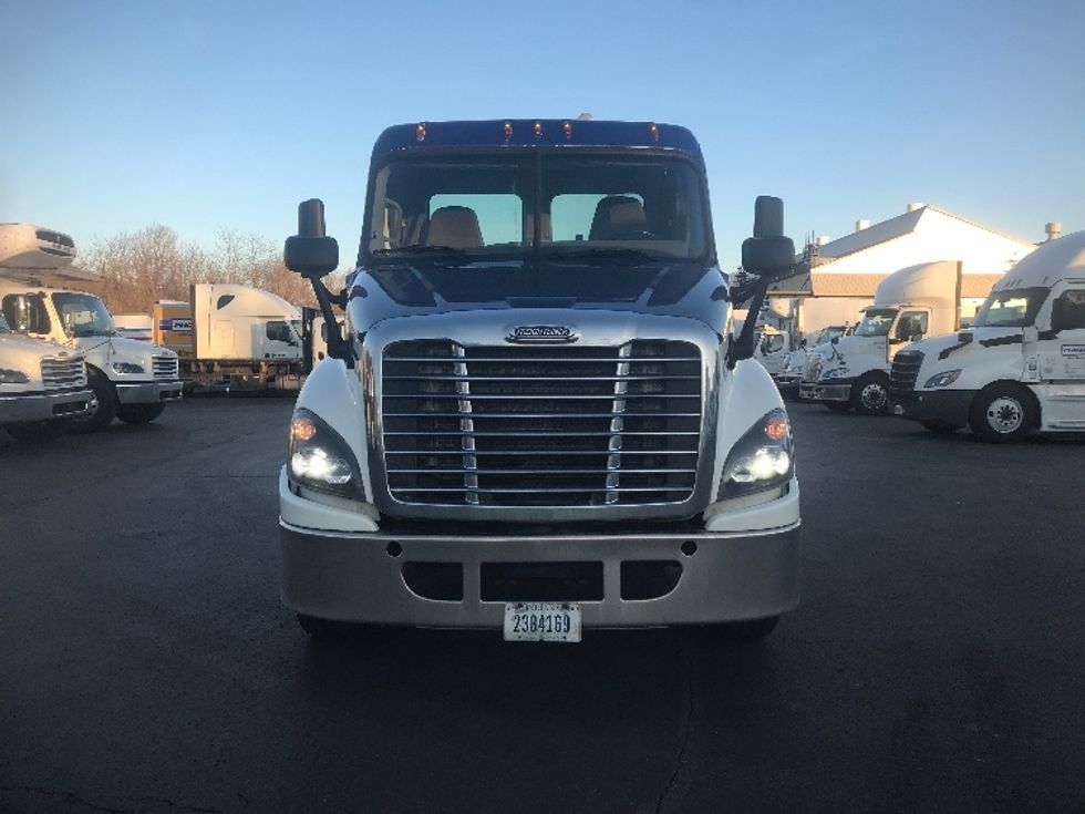 Day Cab Tractor-Heavy Duty Tractors-Freightliner-2016-Cascadia 12564ST-Akron-OH-566,225\n\t\tmiles-$ 29,750 - Image 2