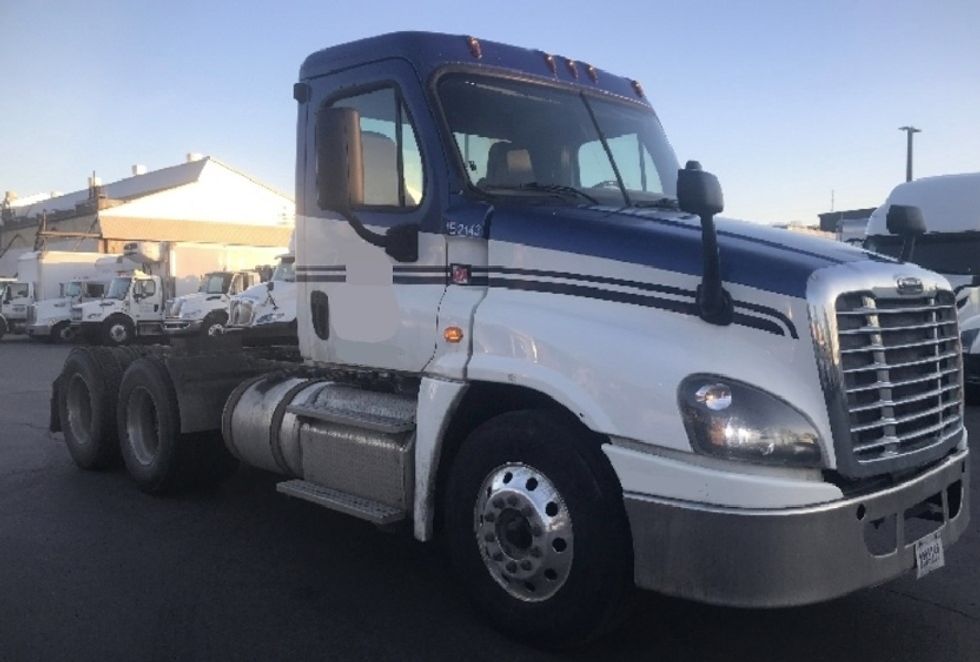 Day Cab Tractor-Heavy Duty Tractors-Freightliner-2016-Cascadia 12564ST-Akron-OH-566,225\n\t\tmiles-$ 29,750 - Image 3