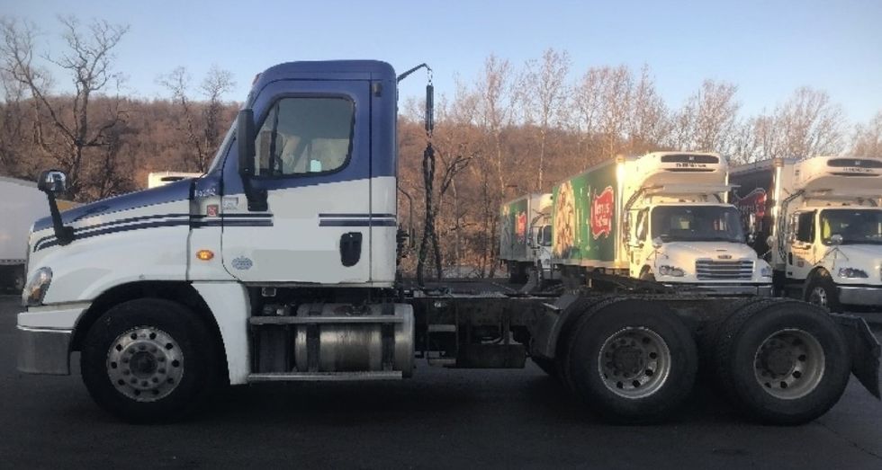 Day Cab Tractor-Heavy Duty Tractors-Freightliner-2016-Cascadia 12564ST-Akron-OH-566,225\n\t\tmiles-$ 29,750 - Image 4