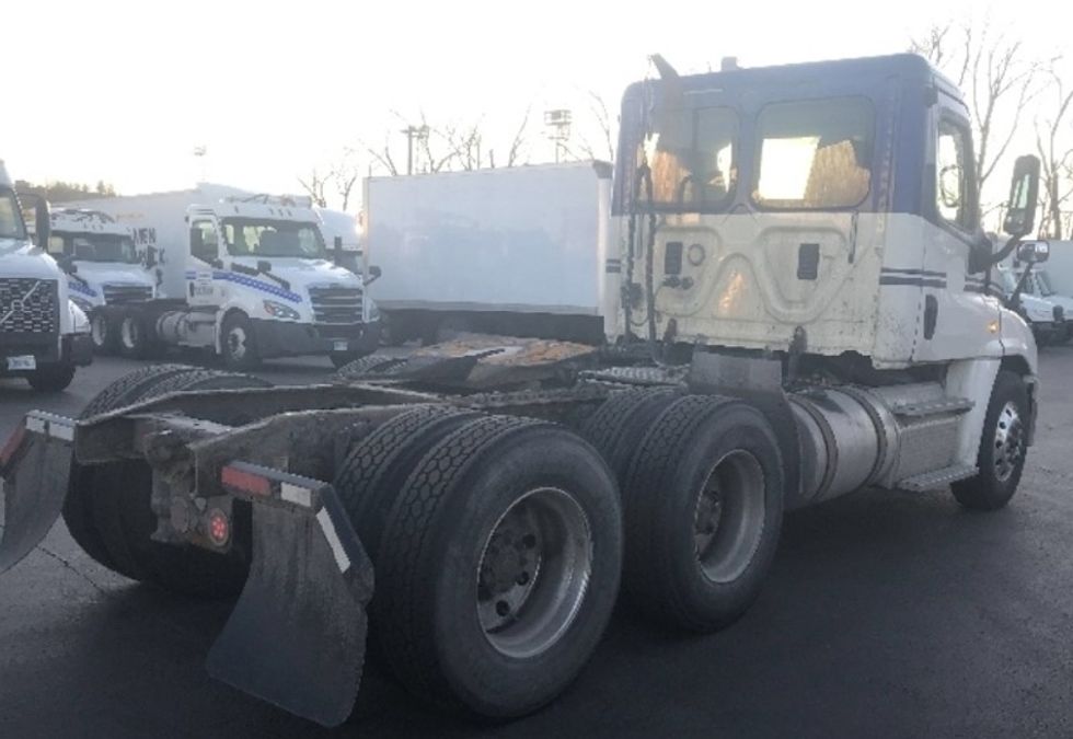 Day Cab Tractor-Heavy Duty Tractors-Freightliner-2016-Cascadia 12564ST-Akron-OH-566,225\n\t\tmiles-$ 29,750 - Image 7