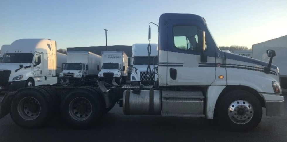 Day Cab Tractor-Heavy Duty Tractors-Freightliner-2016-Cascadia 12564ST-Akron-OH-566,225\n\t\tmiles-$ 29,750 - Image 8