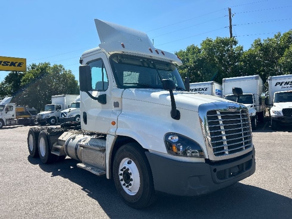 2016 Freightliner Cascadia 12564ST Day Cab Tractor