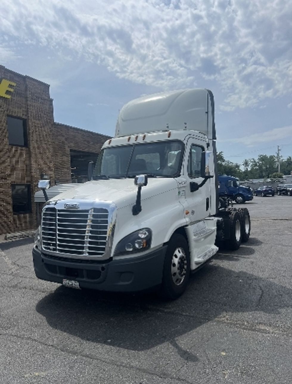 Day Cab Tractor-Heavy Duty Tractors-Freightliner-2016-Cascadia 12564ST-Baltimore-MD-375,004\n\t\tmiles-$ 34,750 - Image 3