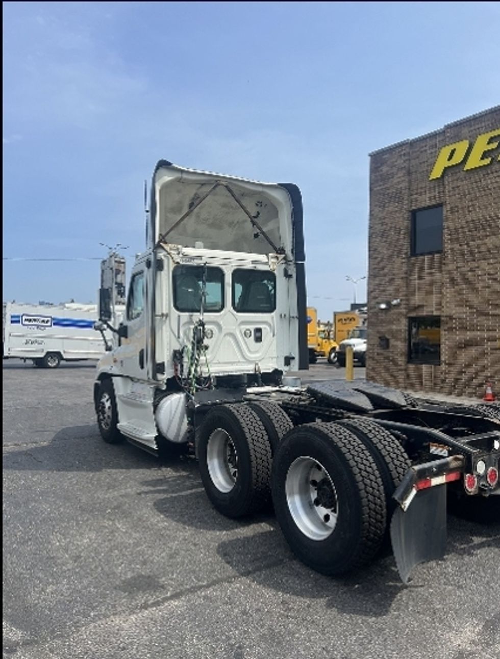 Day Cab Tractor-Heavy Duty Tractors-Freightliner-2016-Cascadia 12564ST-Baltimore-MD-375,004\n\t\tmiles-$ 34,750 - Image 5