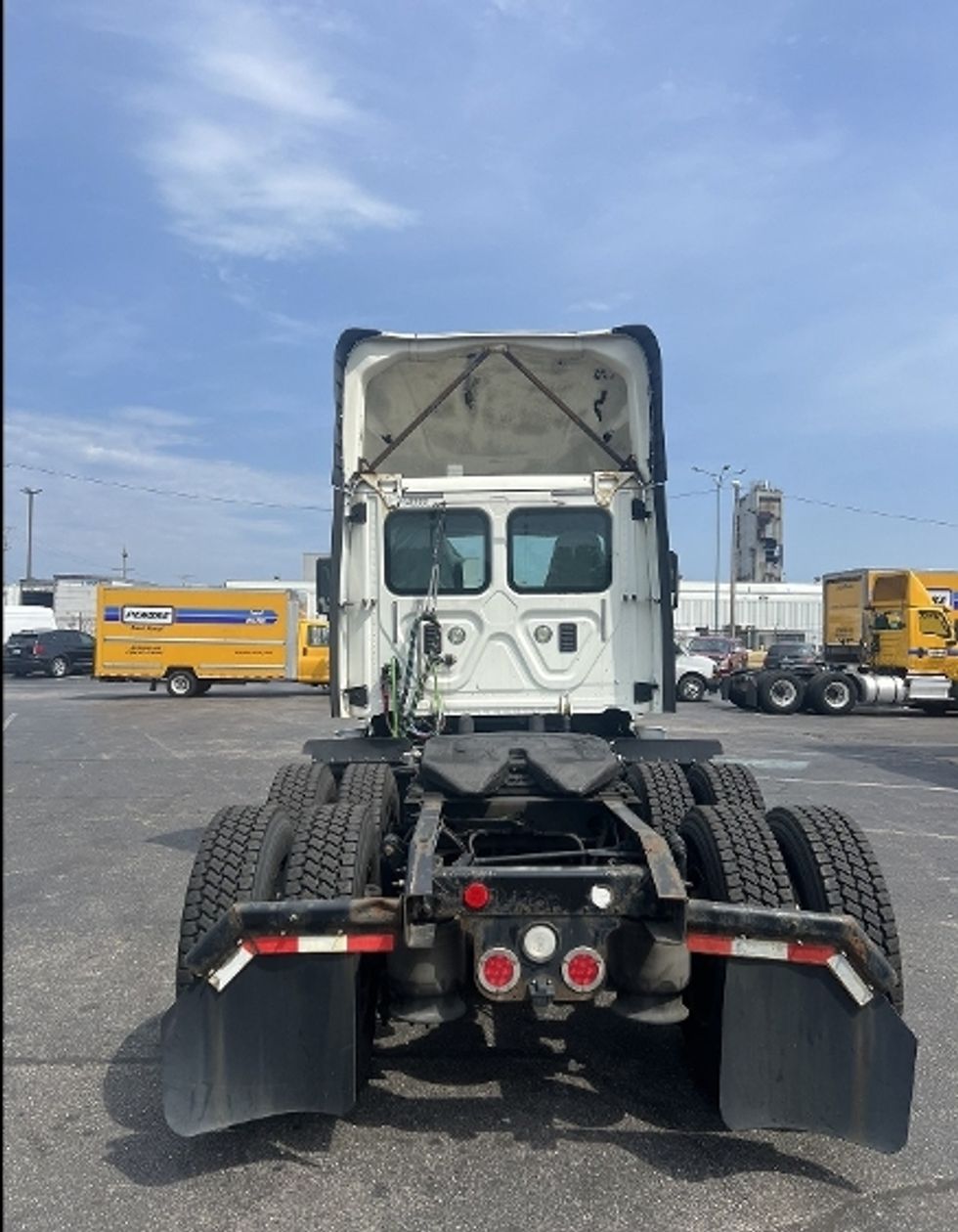 Day Cab Tractor-Heavy Duty Tractors-Freightliner-2016-Cascadia 12564ST-Baltimore-MD-375,004\n\t\tmiles-$ 34,750 - Image 6