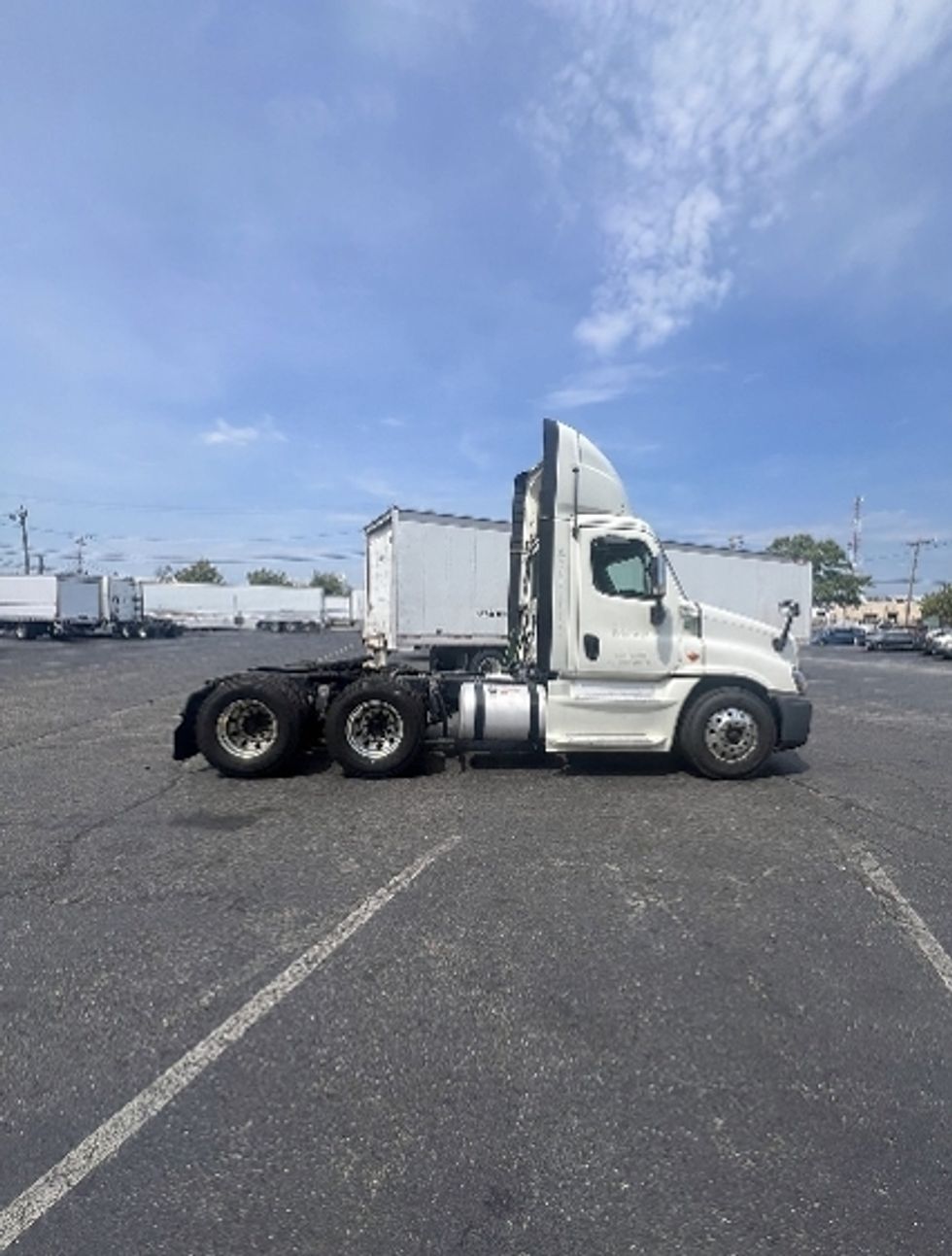 Day Cab Tractor-Heavy Duty Tractors-Freightliner-2016-Cascadia 12564ST-Baltimore-MD-375,004\n\t\tmiles-$ 34,750 - Image 8