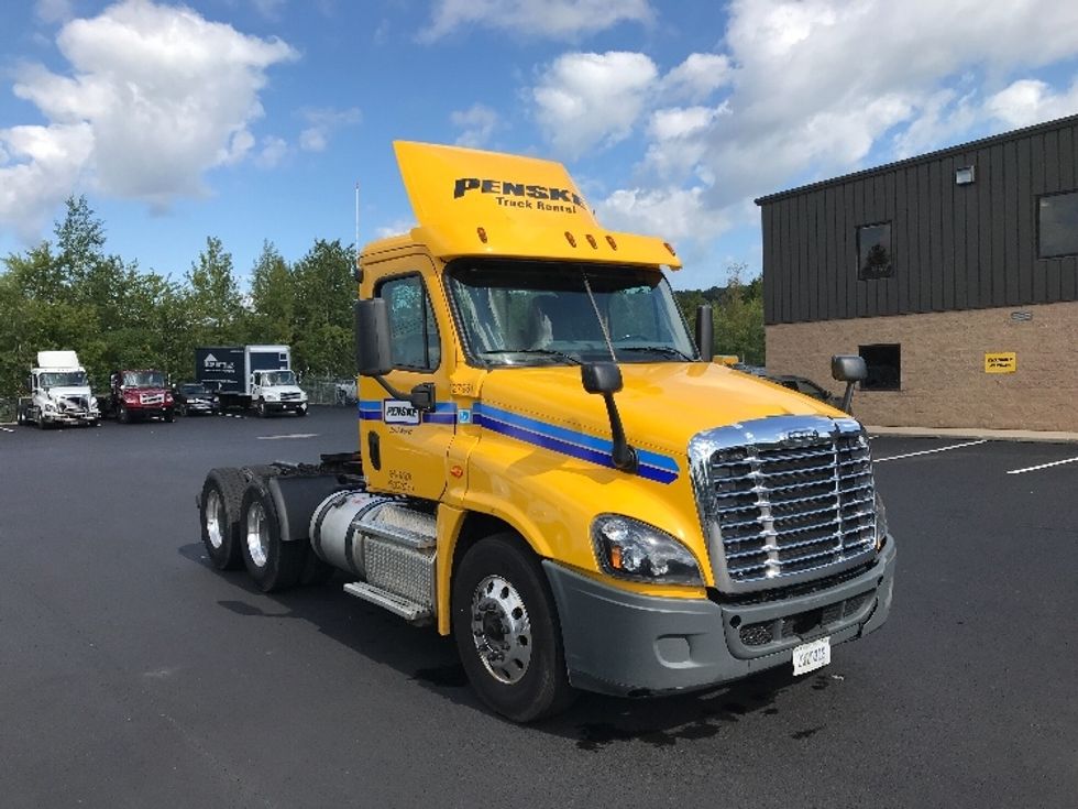 Day Cab Tractor-Heavy Duty Tractors-Freightliner-2016-Cascadia 12564ST-Bensalem-PA-427,197 miles-$ 62,500