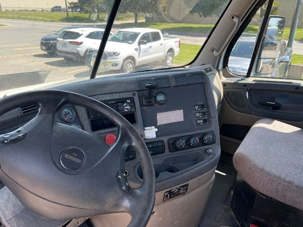 Day Cab Tractor-Heavy Duty Tractors-Freightliner-2016-Cascadia 12564ST-Buffalo-NY-478,686\n\t\tmiles-$ 12,500 - Image 10