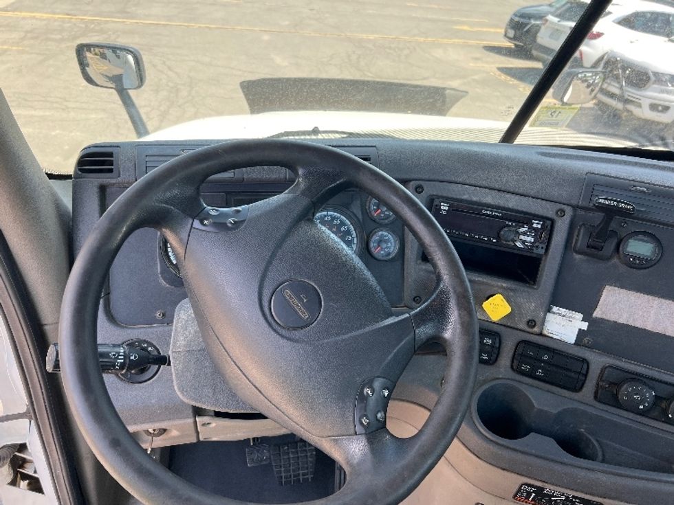 Day Cab Tractor-Heavy Duty Tractors-Freightliner-2016-Cascadia 12564ST-Buffalo-NY-478,686\n\t\tmiles-$ 12,500 - Image 11