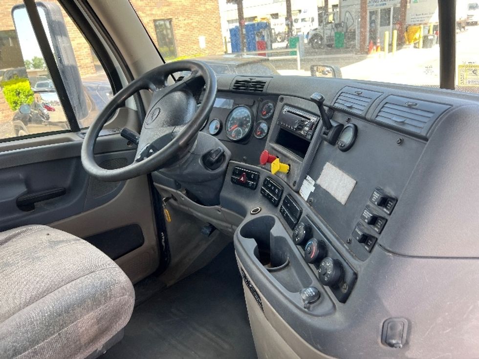 Day Cab Tractor-Heavy Duty Tractors-Freightliner-2016-Cascadia 12564ST-Buffalo-NY-478,686\n\t\tmiles-$ 12,500 - Image 14