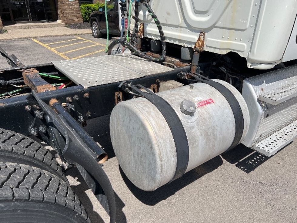 Day Cab Tractor-Heavy Duty Tractors-Freightliner-2016-Cascadia 12564ST-Buffalo-NY-478,686\n\t\tmiles-$ 12,500 - Image 17