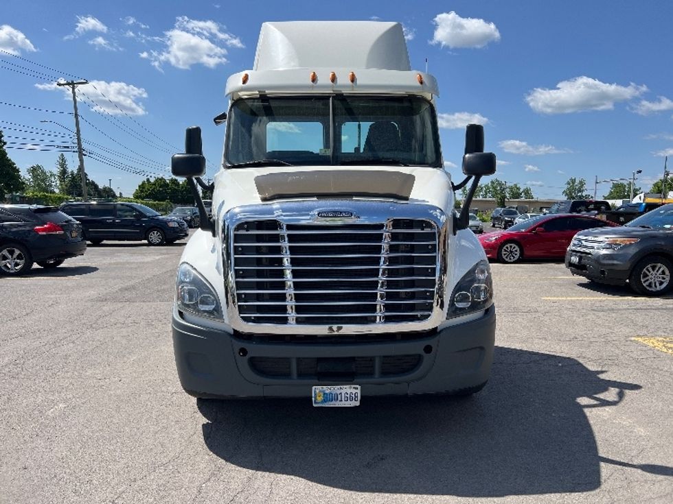 Day Cab Tractor-Heavy Duty Tractors-Freightliner-2016-Cascadia 12564ST-Buffalo-NY-478,686\n\t\tmiles-$ 12,500 - Image 2
