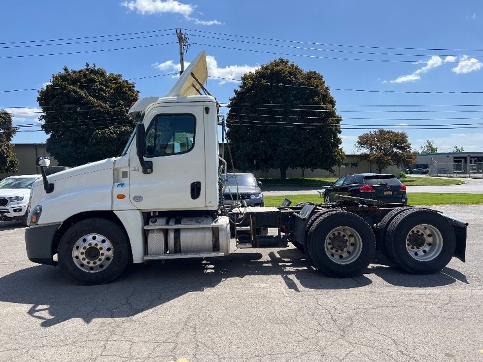 Day Cab Tractor-Heavy Duty Tractors-Freightliner-2016-Cascadia 12564ST-Buffalo-NY-478,686\n\t\tmiles-$ 12,500 - Image 4