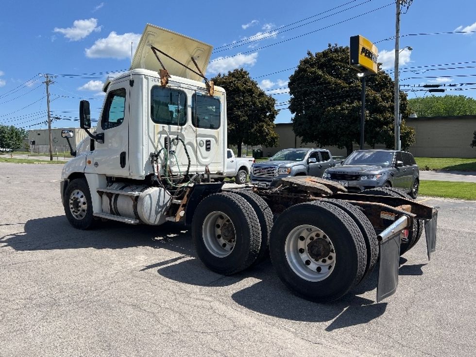 Day Cab Tractor-Heavy Duty Tractors-Freightliner-2016-Cascadia 12564ST-Buffalo-NY-478,686\n\t\tmiles-$ 12,500 - Image 5