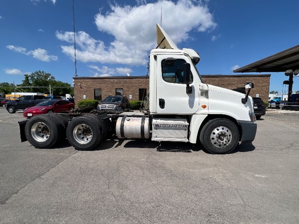 Day Cab Tractor-Heavy Duty Tractors-Freightliner-2016-Cascadia 12564ST-Buffalo-NY-478,686\n\t\tmiles-$ 12,500 - Image 8